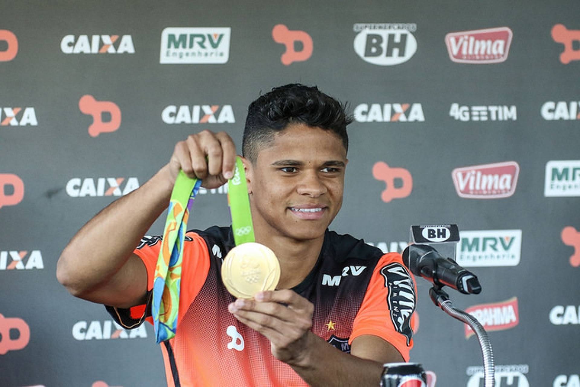 Lateral campeão olímpico revela ter recebido investida do Flamengo