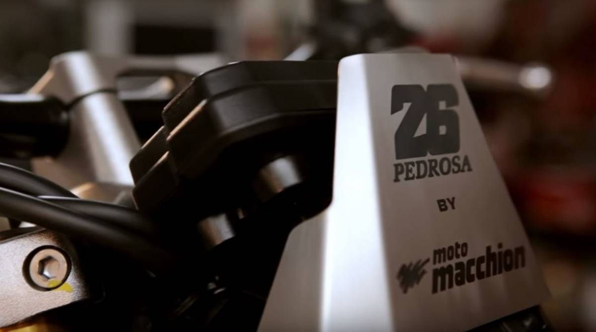 Peça posicionada acima do farol em LED foi gravada digitalmente 