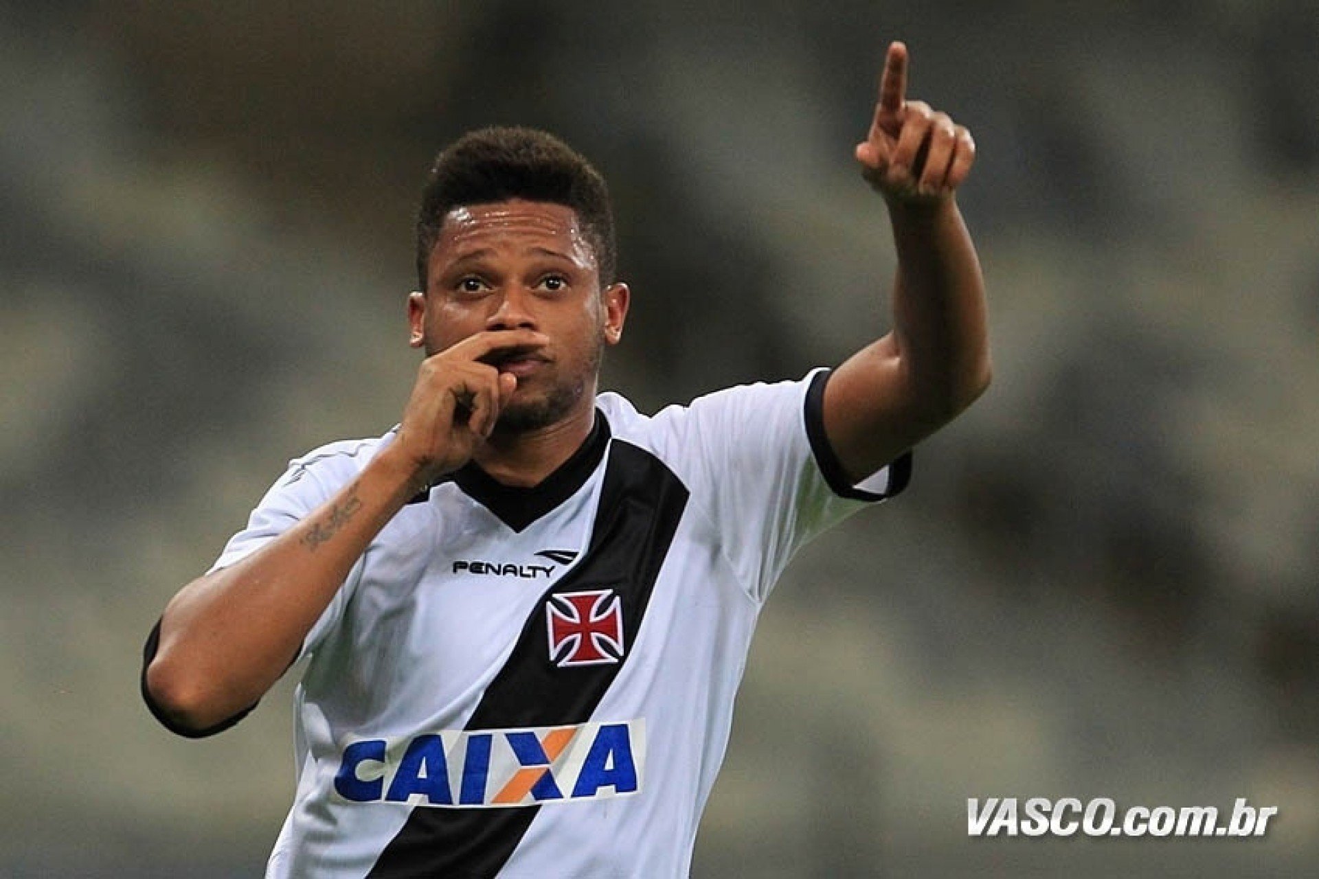 Ex-atacante do Vasco é anunciado em clube da Série A