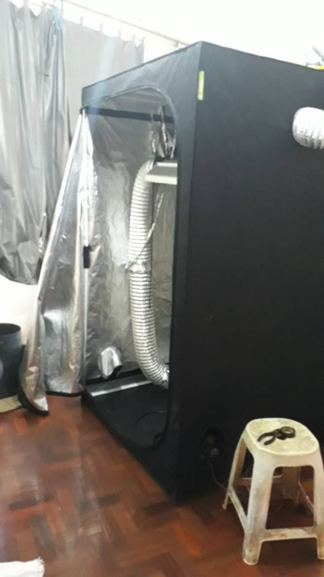 Os agentes encontraram na casa do lutador plantas e estufa para reprodução da maconha