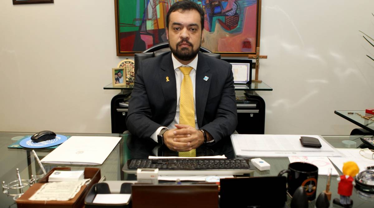 Rio de Janeiro - O vice Governador Cláudio Bomfim de Castro e Silva durante entrevista para o reporter Cassio. Foto: Luciano Belford/Agencia O Dia - Luciano Belford/Agência O Dia