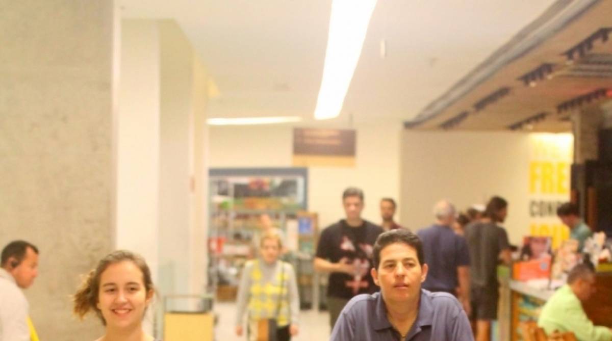 Em uma cadeira de rodas, Claudia Rodrigues faz rara aparição em shopping no Rio - Leotty Junior / Ag. News