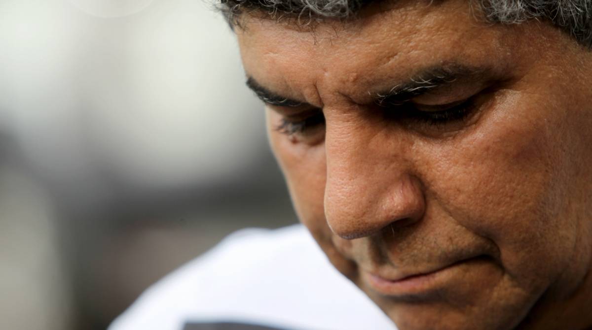 Rio de Janeiro 24/05/2019 - Um policial militar aposentado e o filho foram mortos, no fim da noite desta quinta-feira, durante uma tentativa de assalto em S&atilde;o Gon&ccedil;alo, na Regi&atilde;o Metropolitana do estado. O sargento reformado Sergio Ramos Rohan, de 66 anos, e o filho, Luan S&eacute;rgio da Silva Ronan, 24, foram abordados por bandidos na Rua Manuel Martins, em Lagoinha, perto de casa. Na foto acima o irmao da vitima Almir Ramos Rohan. Foto: Luciano Belford/Agencia O Dia