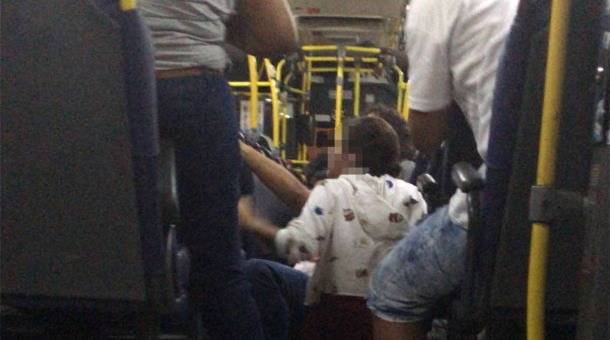 Passageiros se protegem na Linha Vermelha 