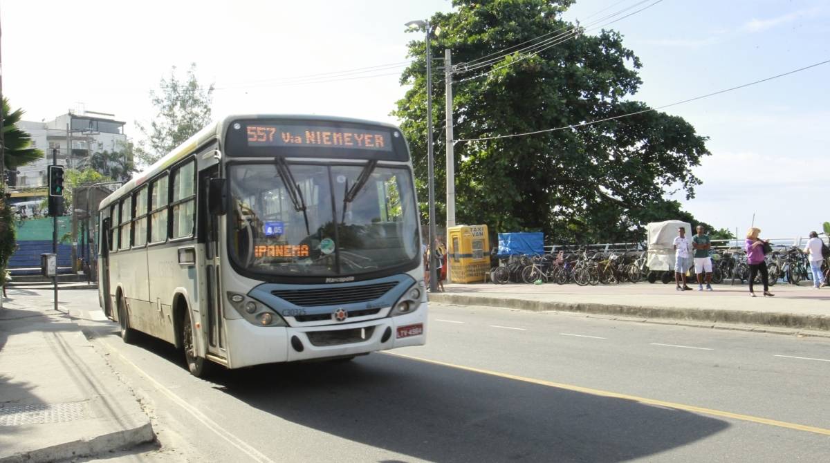 Ministério Público do RJ pede interdição da Avenida Niemeyer por risco de deslizamentos.