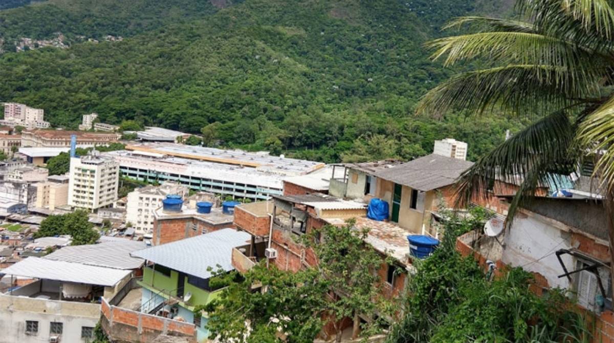 Homem que vendia drogas sint&eacute;ticas e foi preso no Alto da Boa Vista &eacute; ligado ao tr&aacute;fico no Morro do Borel (foto), na Tijuca, de acordo com a pol&iacute;cia - Reprodu&ccedil;&atilde;o / Google Maps