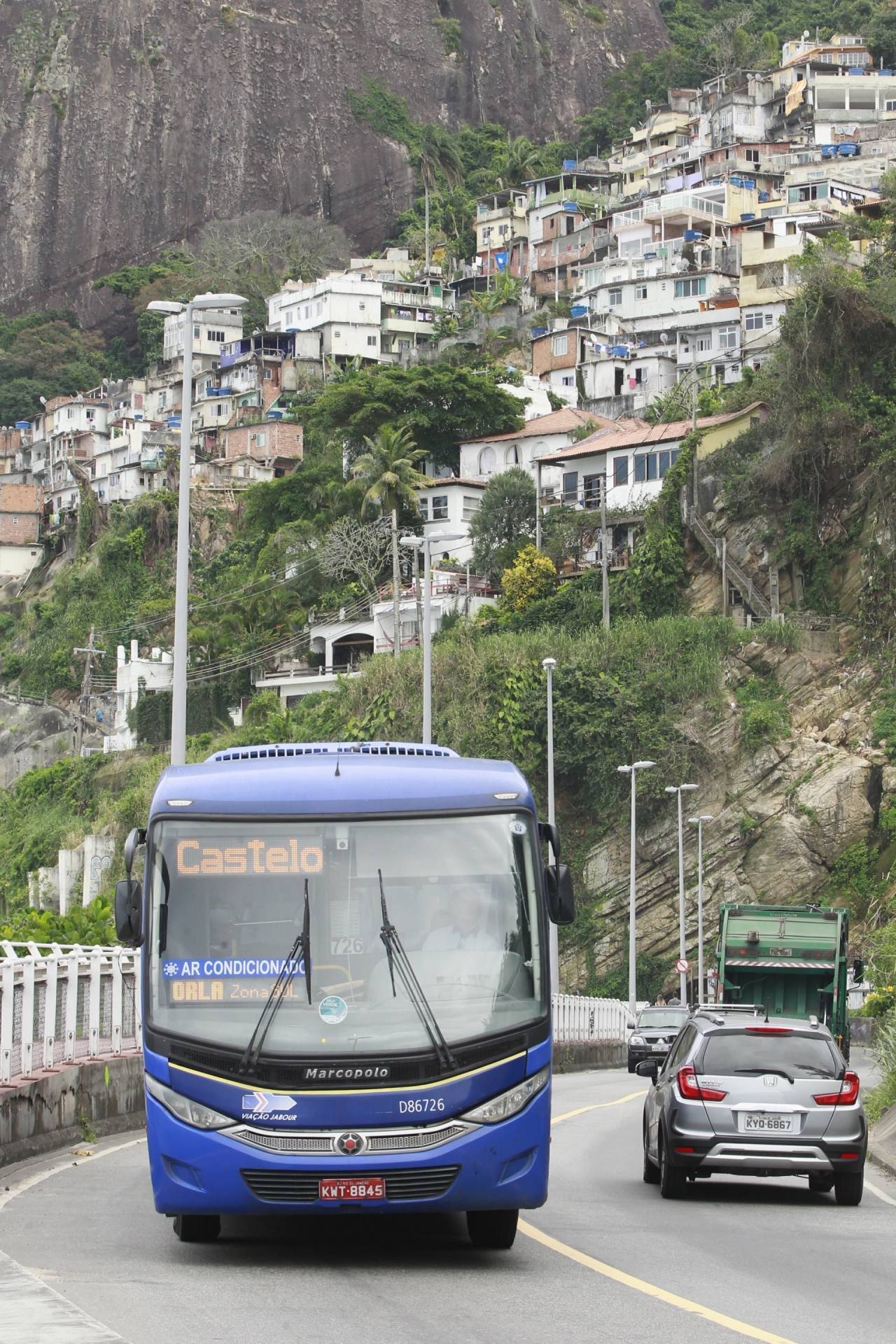 Ministério Público do RJ pede interdição da Avenida Niemeyer por risco de deslizamentos.