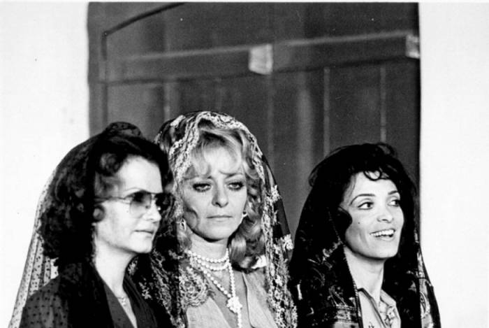 Lady Francisco ao lado de Rosamarinha Murtinho e Leina Krespi em 'Roque Santero' - TV Globo