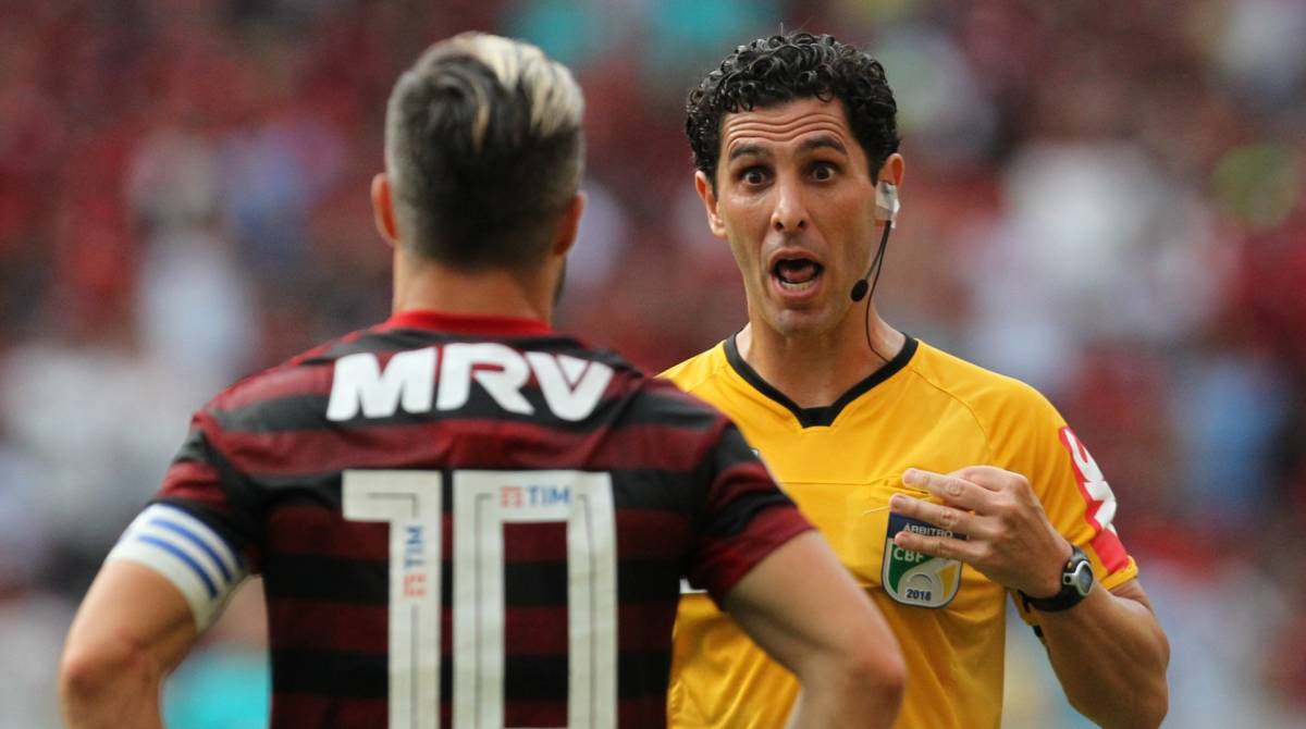 Arbitragem gerou pol&ecirc;mica - Armando Paiva / Ag&ecirc;ncia O Dia