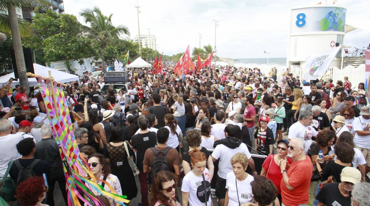 Ato "Parem de nos matar", na Praia de Ipanema - Estefan Radovicz / Ag&ecirc;ncia O Dia
