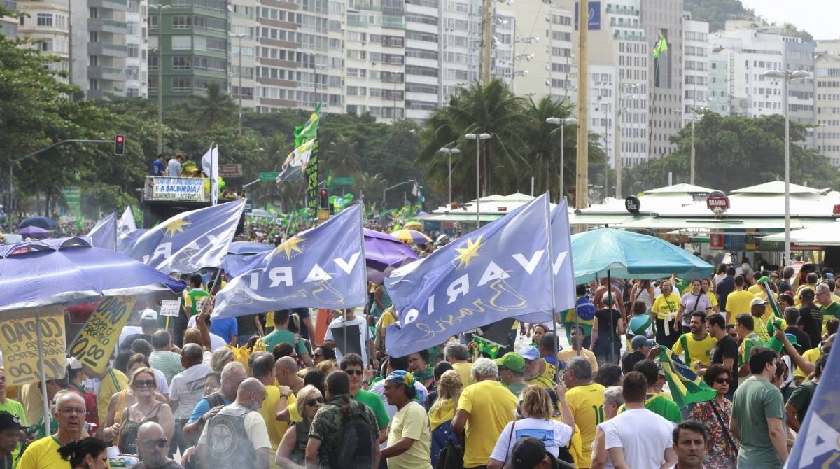 Manifestações em apoio ao governo Bolsonaro acontecem em todo Brasil Atos defendem propostas como pacote anticrime e reformas da Previdência e ministerial.