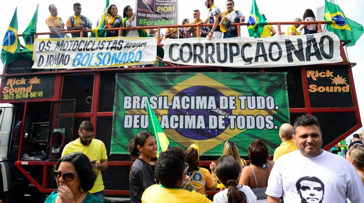 Pelo menos 12 carros de som se espalharam pela Orla - Clever Felix / Parceiro/Ag&ecirc;ncia O Dia