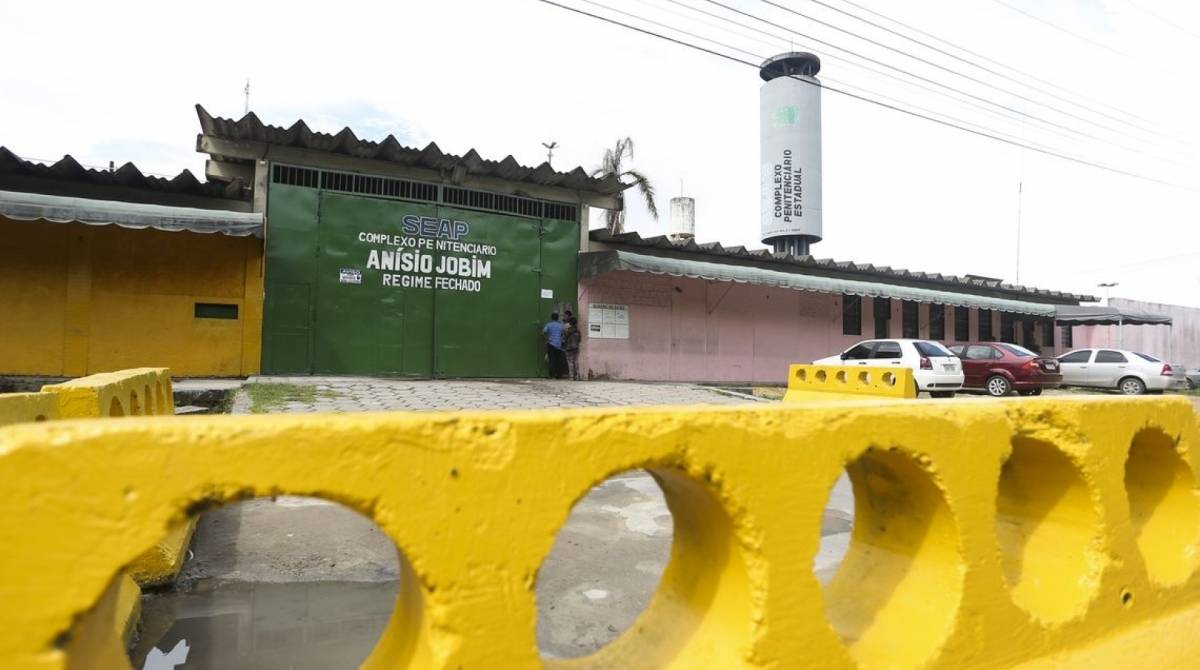 Portão principal do Complexo Penitenciário Anísio Jobim (Compaj), em Manaus