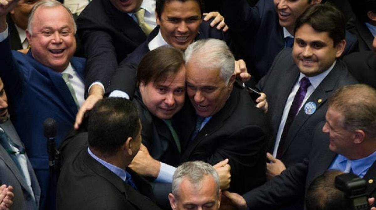 Rodrigo Maia herdou o Centrão de Cunha e assumiu a presidência da Câmara  