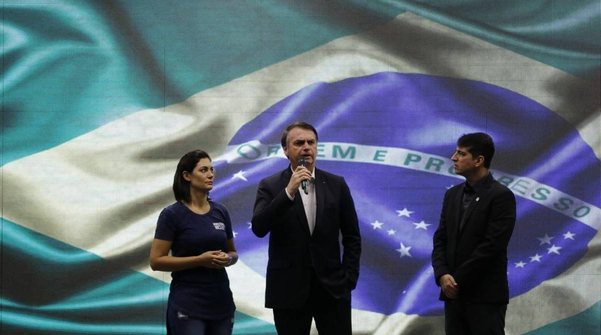 O presidente da República, Jair Bolsonaro, assiste ao culto na Igreja Batista Atitude, acompanhado da esposa, Michelle Bolsonaro e o pastor Josué Valandro - Fernando Frazão/Agência Brasil