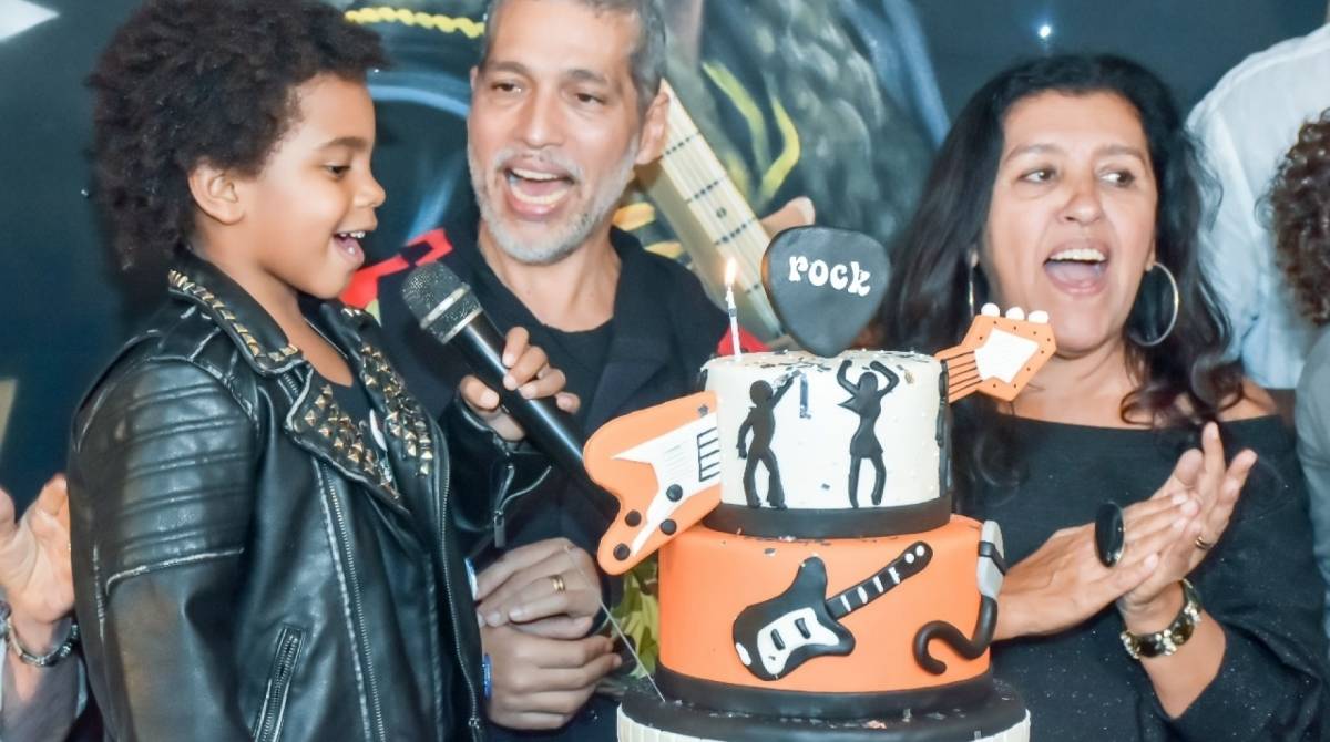 Regina Casé comemora os 6 anos de Roque - Divulgação 
