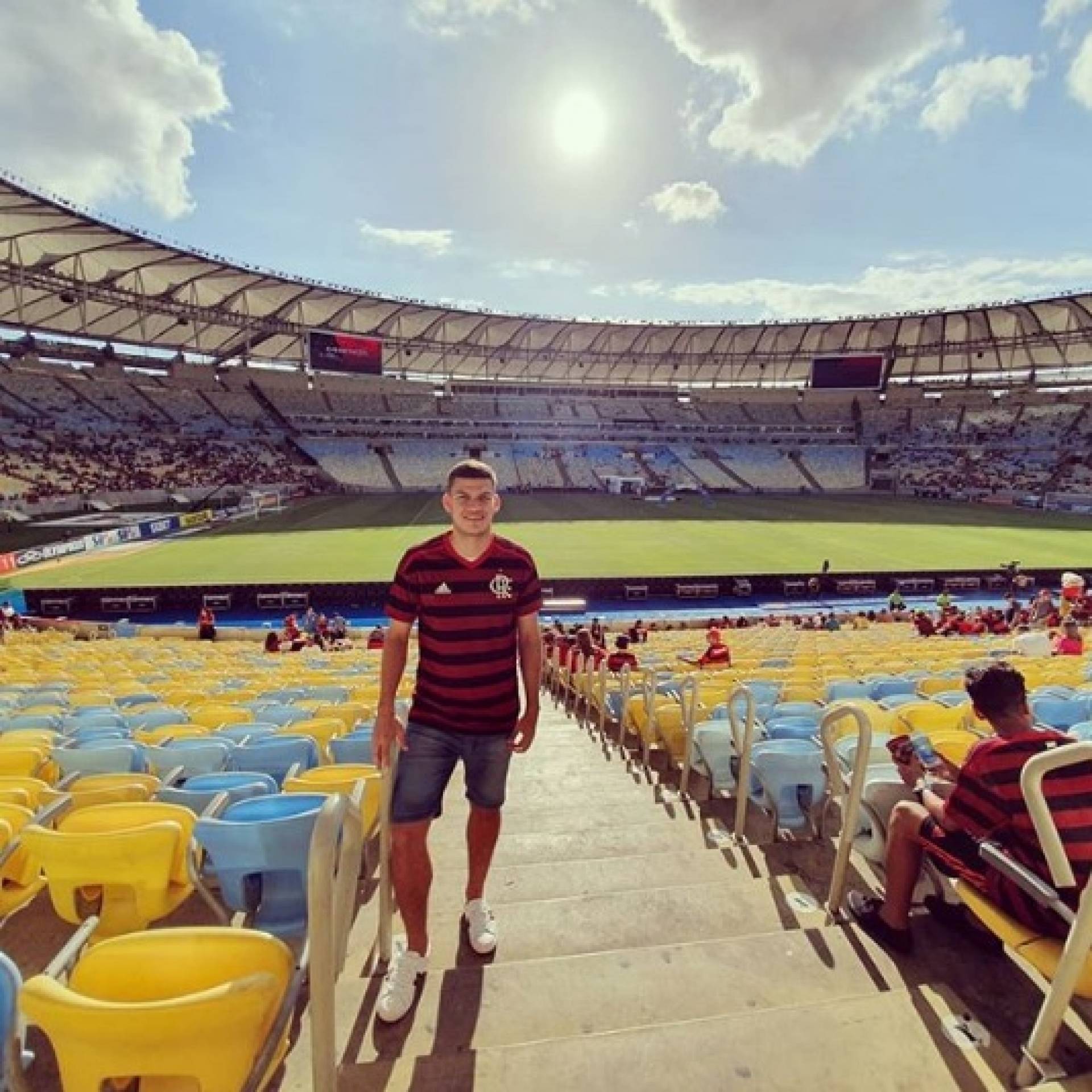 Rodrigo Bogarín comparece a jogo do Flamengo no Maracanã