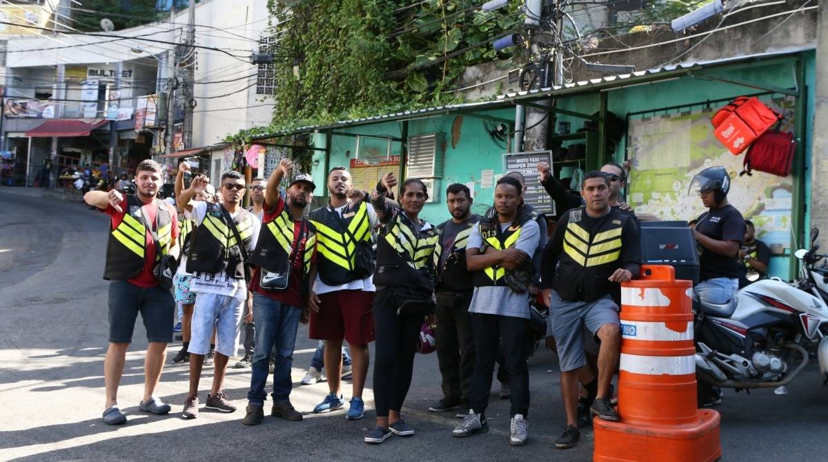 Moradores, comerciantes e motoboys do Vidigal falam sobre o fechamento da av. Niemeyer. Foto: Daniel Castelo Branco / Ag&ecirc;ncia O Dia