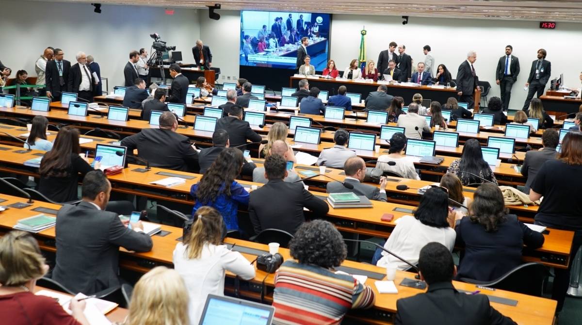 Mulheres terão aposentadoria integral cinco anos antes dos homens
 - PABLO VALADARES/CÂMARA DOS DEPUTADOS