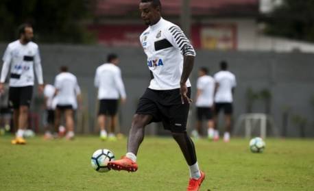 Zagueiro diz que recebeu proposta do Vasco, mas Santos não o liberou