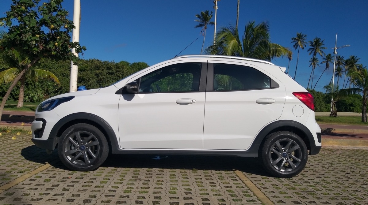Versão aventureira tem altura em relação ao solo de 18,8 cm. Medida é 1,8 cm maior que o visto nos modelos normais