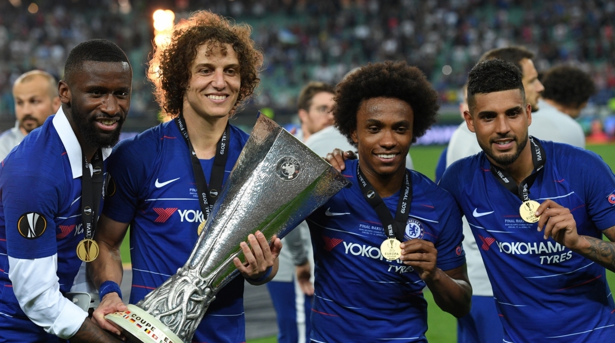 Chelsea's players celebrate with the trophy the UEFA Europa League final football match between Chelsea FC and Arsenal FC at the Baku Olympic Stadium in Baku, Azerbaijian, on May 29, 2019. (Photo by Kirill KUDRYAVTSEV / AFP)