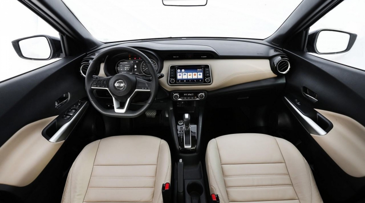 Central multimídia de sete polegadas compatível com Android Auto e Apple Car Play é de série 