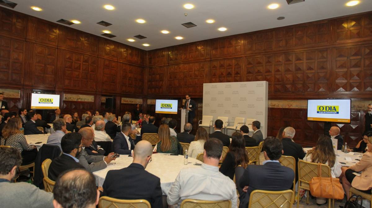 Primeiro palestrante, secretário estadual de Fazenda, Luiz Claudio Rodrigues de Carvalho: 'O Rio de Janeiro tem jeito, aliás ele tem muito jeito' - fotos Armando Paiva