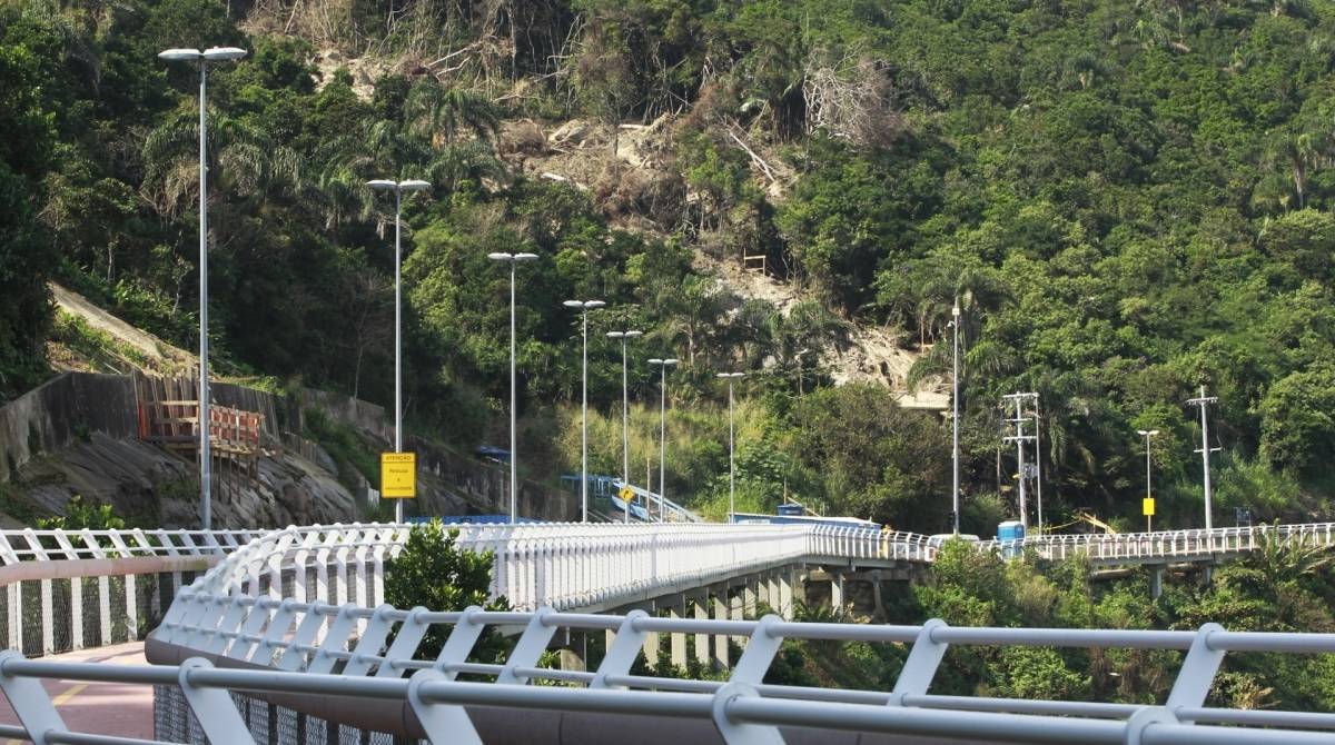 Nesta quinta, peritos indicados pela Justi&ccedil;a realizaram uma inspe&ccedil;&atilde;o na via, que liga as Zonas Sul e Oeste da cidade. A per&iacute;cia foi realizada ap&oacute;s recurso apresentado pela Prefeitura. - Estefan Radovicz / Ag&ecirc;ncia O Dia