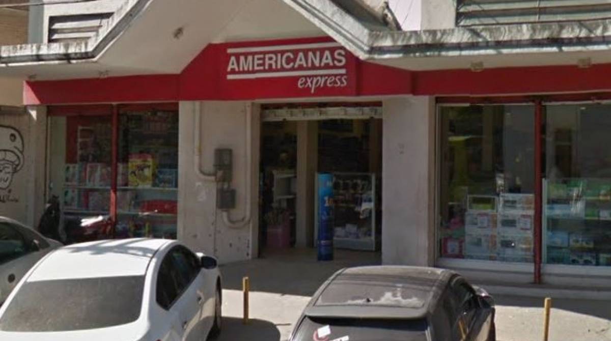Unidade das Lojas Americanas foi assaltada na manhÃ£ desta quinta-feira - ReproduÃ§Ã£o / Google Street View