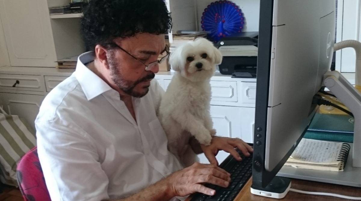 Luiz Ayrão lança EP cheio de participações, com música \