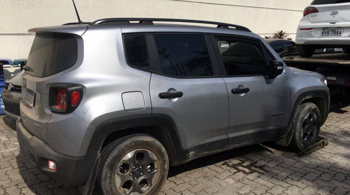 O Jeep Renegade que foi roubado durante monitoramento dos policiais