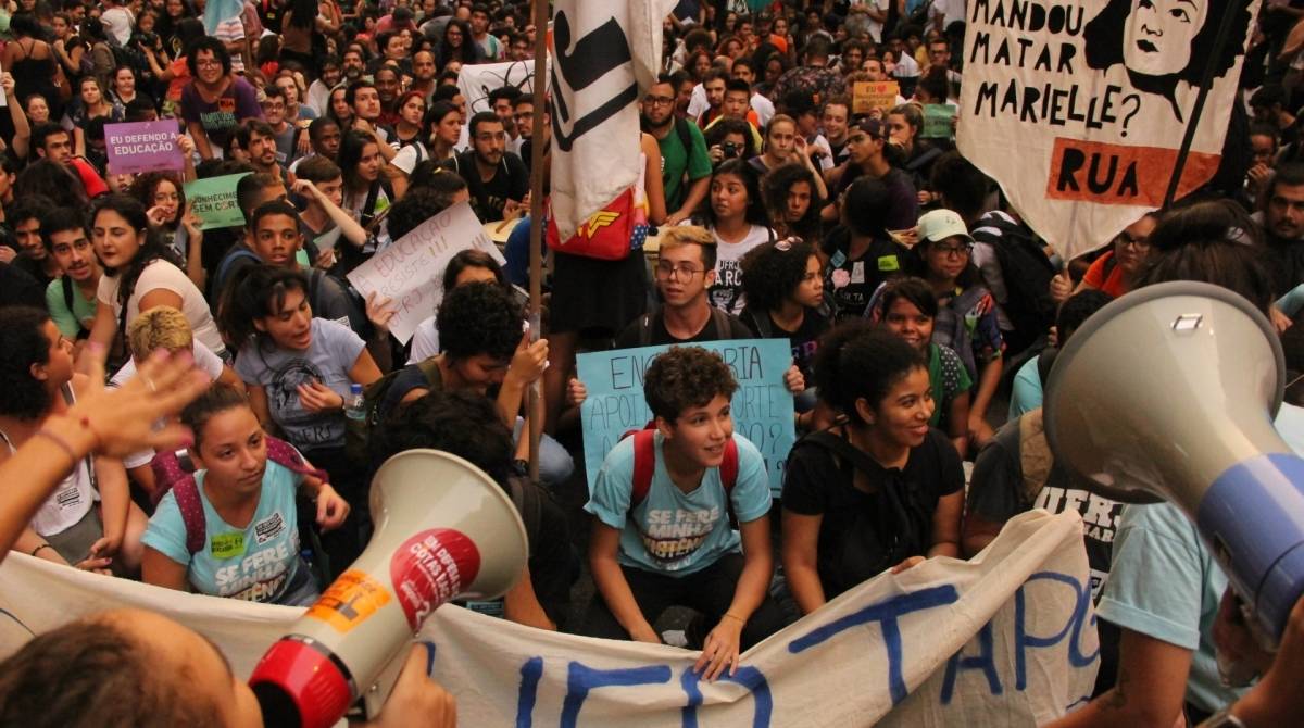 Protesto em defesa da educa&ccedil;&atilde;o no dia 30 de maio, no Centro do Rio - Fausto Maia/Parceiro/Ag&ecirc;ncia O Dia