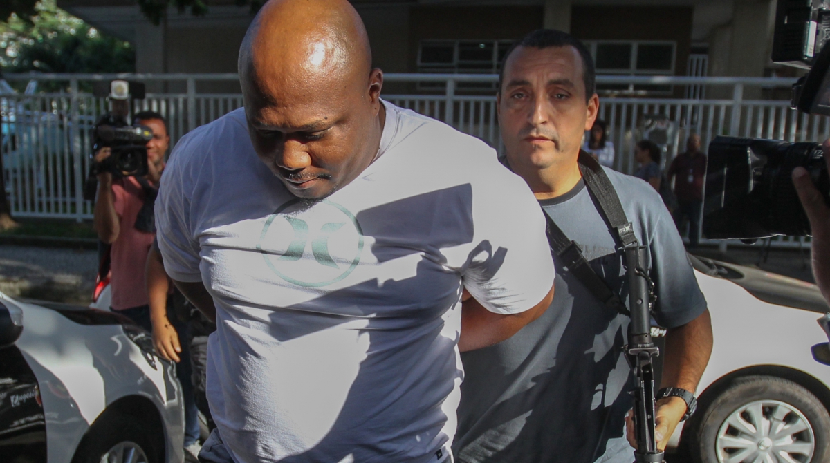 Rio de Janeiro (RJ), 31/05/2019, OPERACAO DH CAPITAL - Chega do preso Sandro Laves Martins, vulgo Sandro Neg&atilde;o,  durante a opracao da DH da Capital, Barra da Tijuca, zona oeste do Rio de Janeiro.Foto: Armando Paiva / Ag&ecirc;ncia O Dia Operacao, DH Capital, Prisoes, Rio de Janeiro