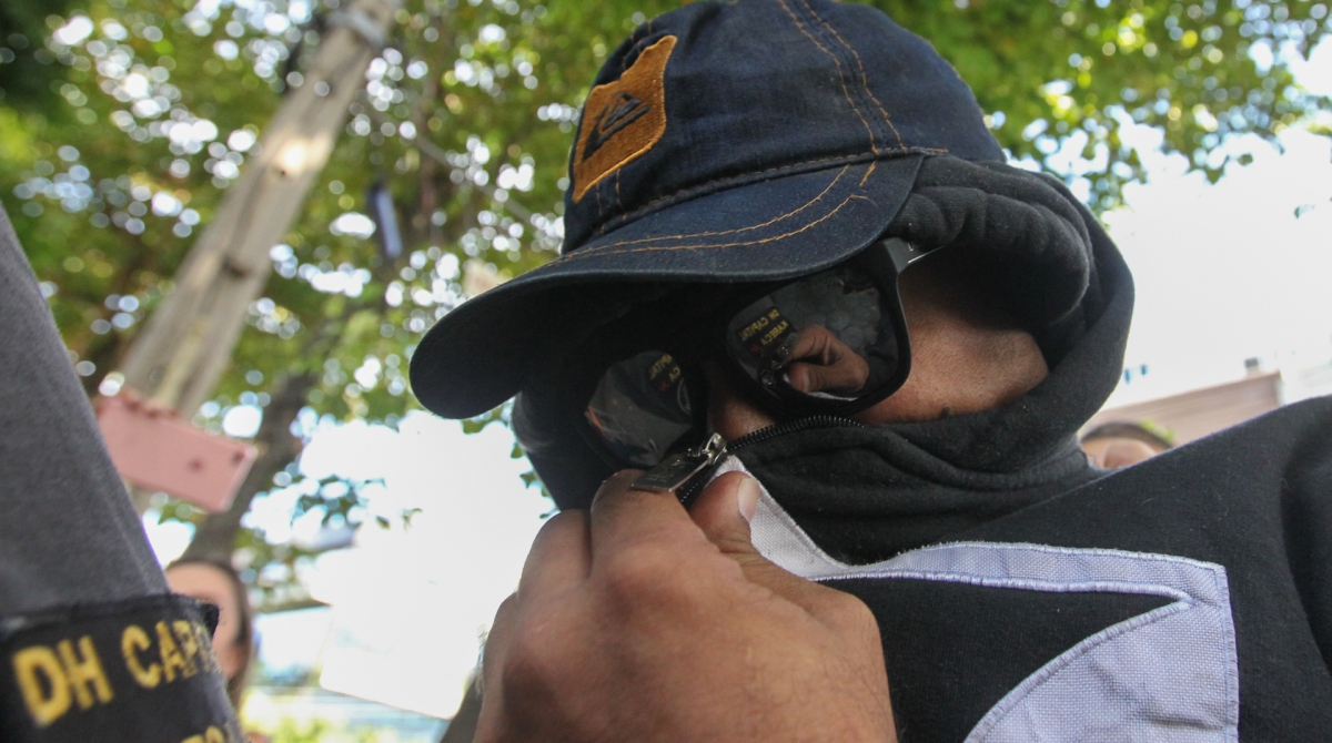 Rio de Janeiro (RJ), 31/05/2019, OPERACAO DH CAPITAL - Chega de preso Rodrigo Roger Ferreira, vulgo Ferreirinha, durante a opracao da DH da Capital, Barra da Tijuca, zona oeste do Rio de Janeiro.Foto: Armando Paiva / Ag&ecirc;ncia O Dia Operacao, DH Capital, Prisoes, Rio de Janeiro
