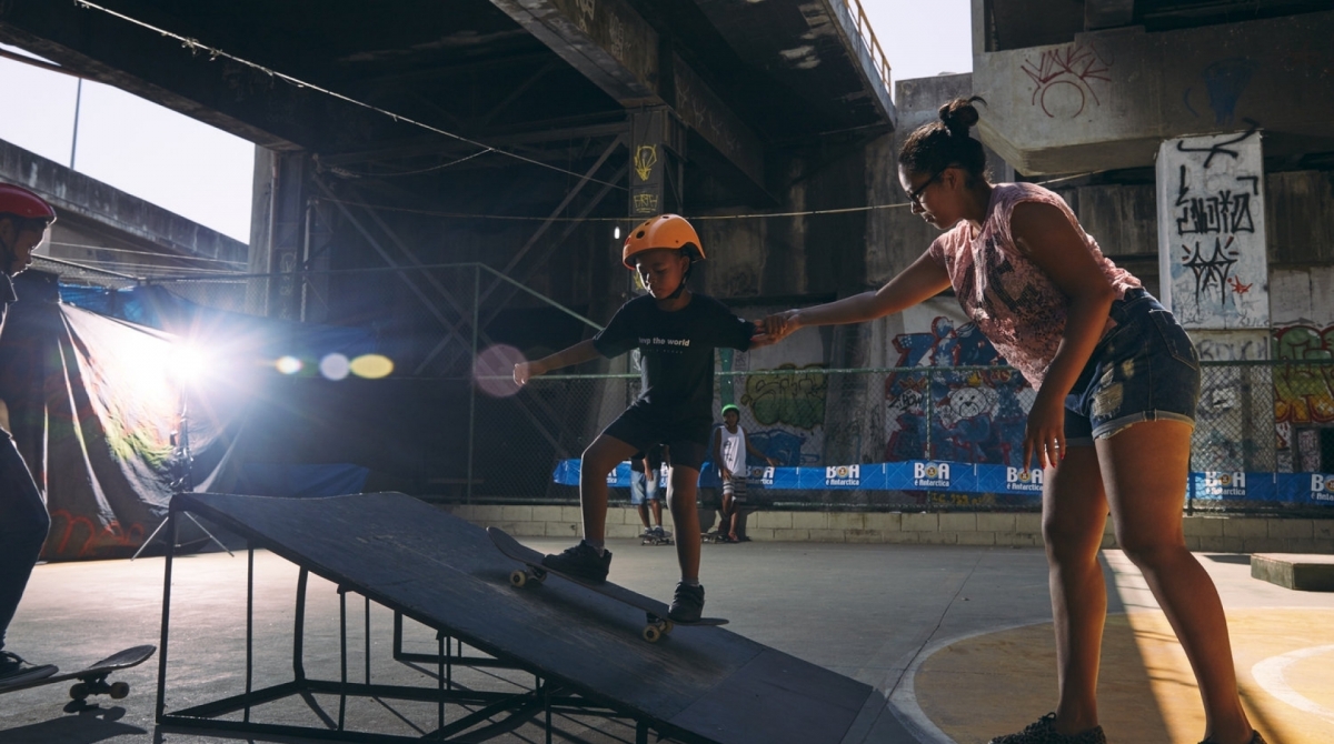 Coletivo Skate Maré faz vaquinha para construção de pista na Maré