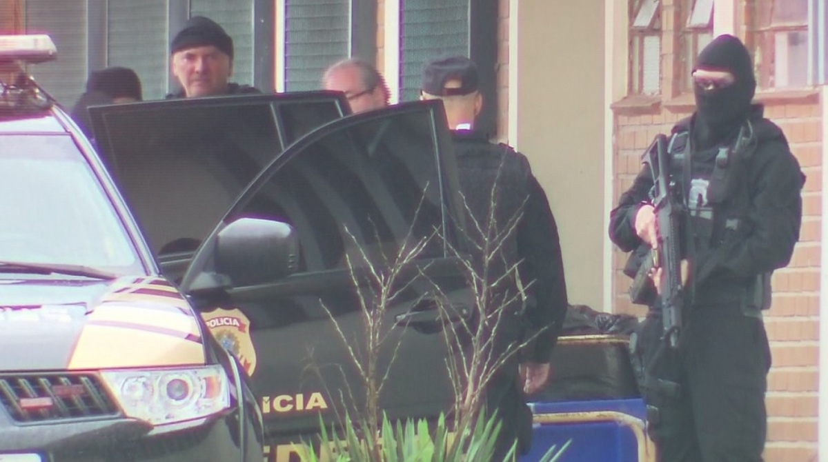 Eduardo Cunha é transferido do Paraná para o Rio de Janeiro