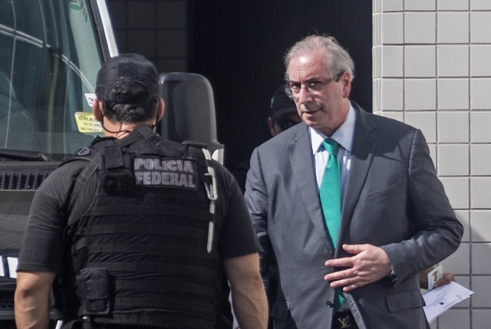 Eduardo Cunha chegando no IML para fazer exame de corpo delito para ir posteriormente para o Presidio de Bangu 8. Foto: Daniel Castelo Branco / Agência O Dia