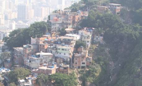 Em dois dias, prefeitura e governo passam pelo Pavão Pavãozinho