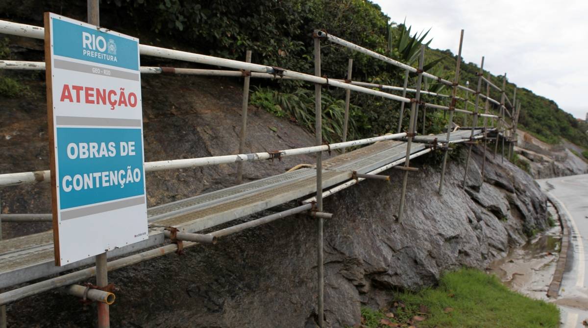 Avenida Niemeyer interditada: falta de planejamento pode provocar trag&eacute;dias - Luciano Belford/Agência O Dia