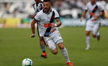 Vasco acerta retorno do atacante Rossi