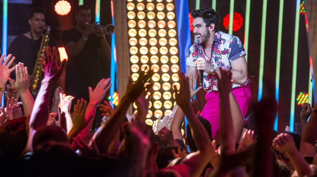 Gabriel Diniz durante apresentação do \'Só Toca Top\', da Globo