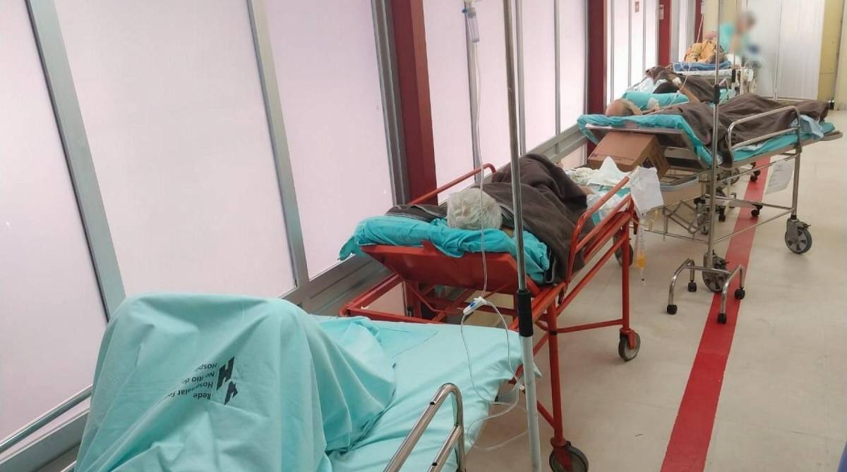 Pacientes esperam atendimento em corredores - Divulga&ccedil;&atilde;o / Cremerj