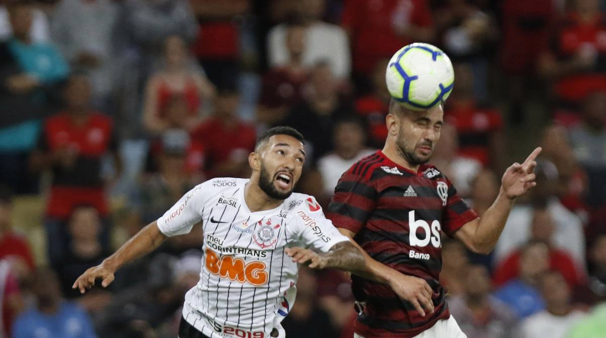 Flamengo e Corinthians ter&atilde;o tr&ecirc;s confrontos no domingo - Reginaldo Pimenta / Agencia O Dia