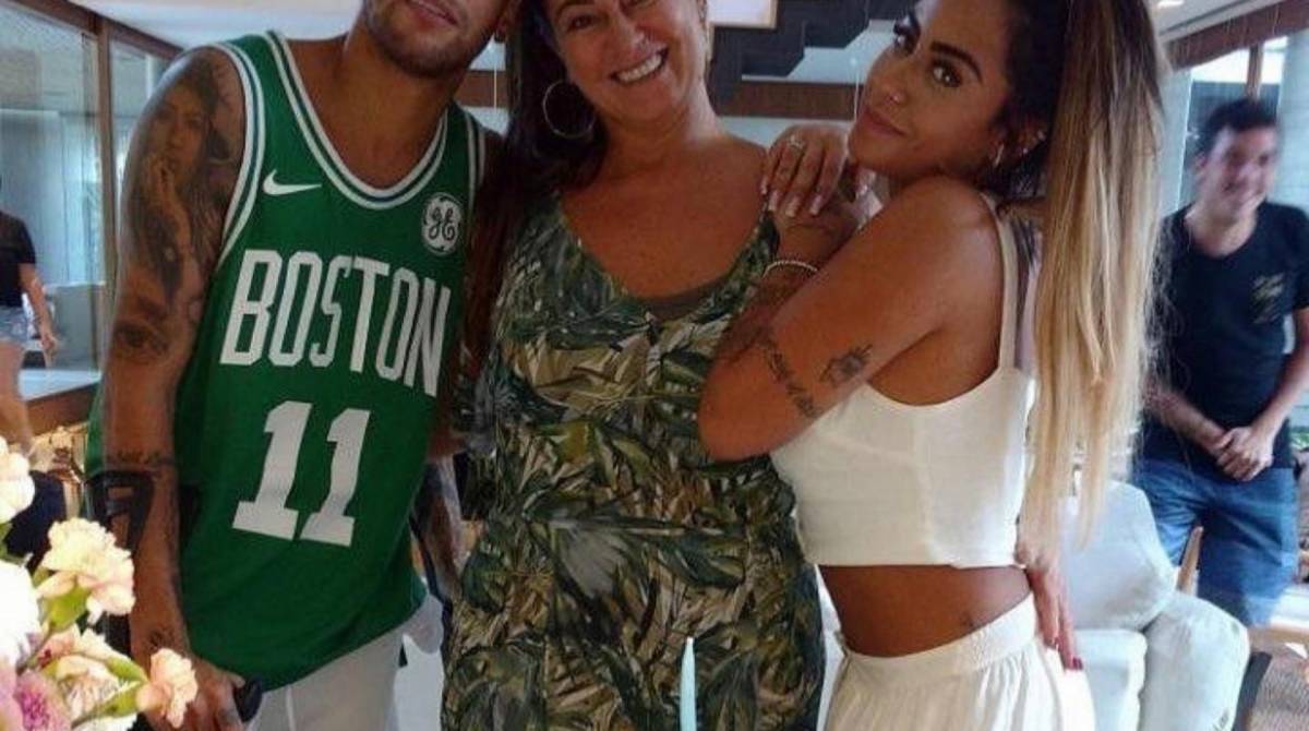 Neymar, Dona Nadine e Rafaella Santos - Reprodução de Internet