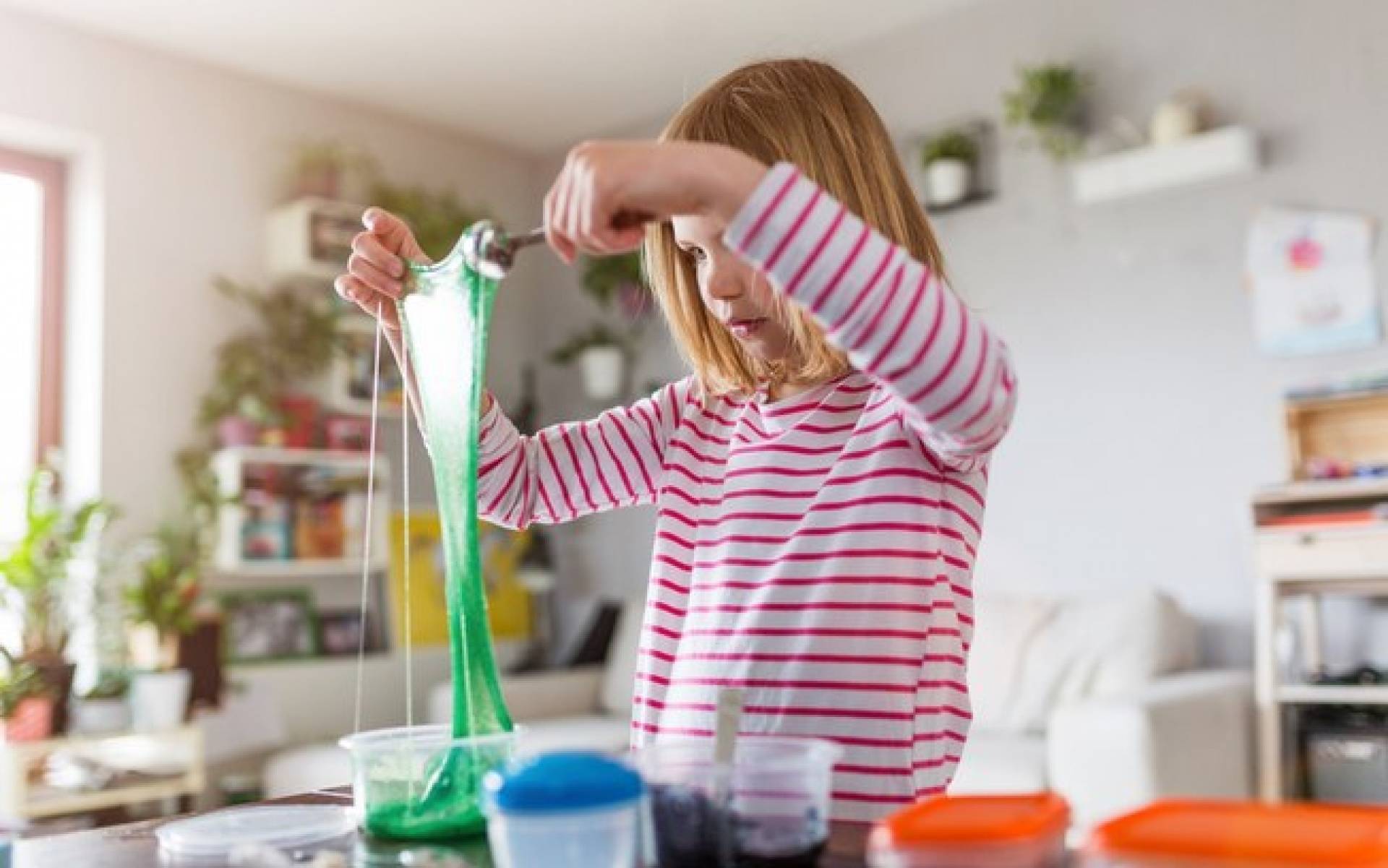 Sucesso em vídeos na internet, slime foi a brincadeira-sensação