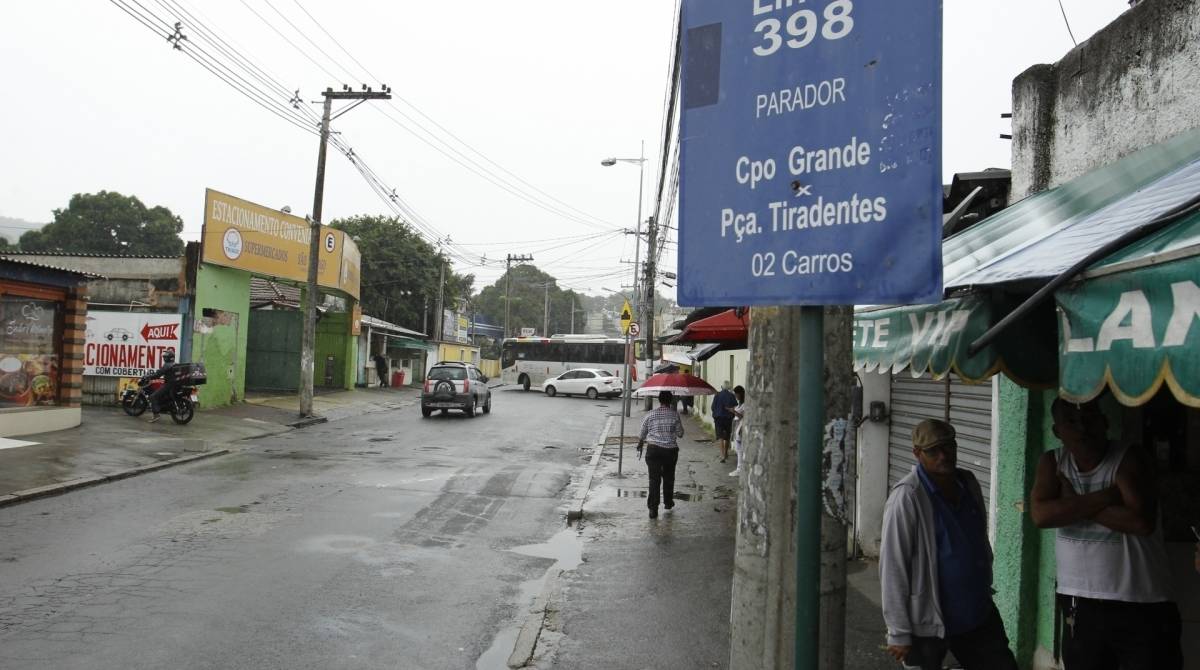 Moradores de Campo Grande sofrem com o desaparecimento de linhas de ônibus, entre elas a 398 - Estefan Radovicz