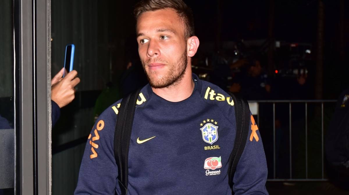 Brasília (DF), 04/06/2019 - Esporte / Futebol-Brasil - Arthur - Jogadores da Seleção Brasileira de Futebol, chegam no Hotel B, localizado na cidade de Brasília, na noite desta terça-feira, 04. A equipe se prepara para enfrentar a seleção do Catar, em amistoso, na próxima quarta-feira (05).