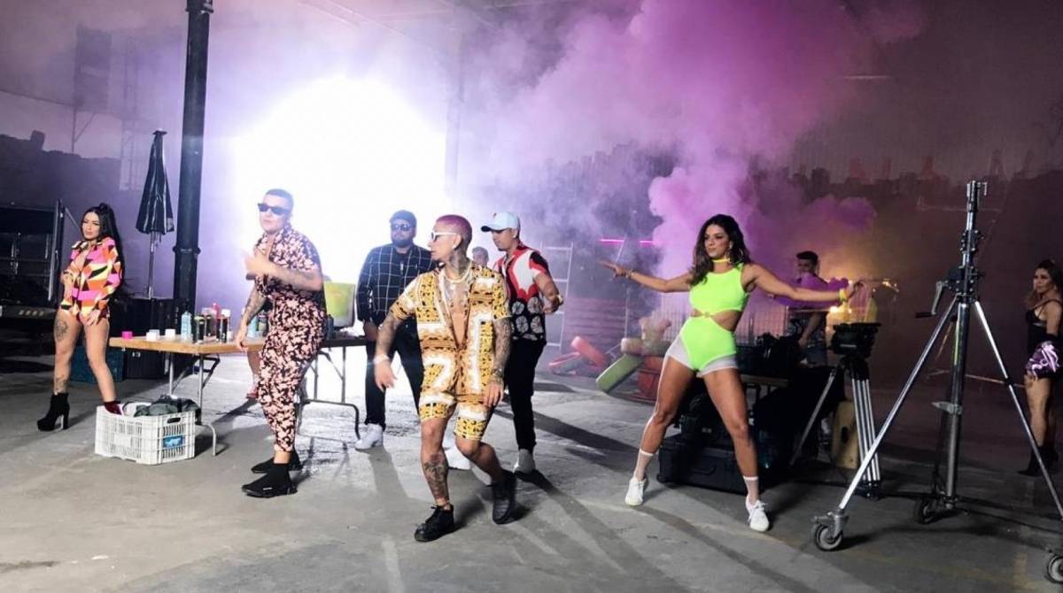 Tainá Grando grava clipe de MC Gui e MC Mirella com Dinho Alves