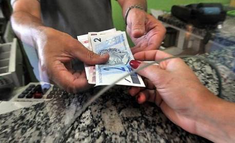 Saques da poupança superaram depósitos em R$ 50,5 bilhões, informa Banco Central